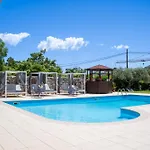 Agave Pool & 아파트