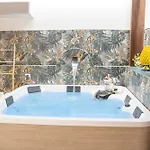 Agave Pool & 아파트